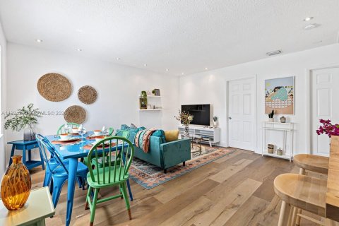 Снять в аренду виллу или дом в Форт-Лодердейл, Флорида 2 спальни, 46.45м2, № 1983641 - фото 3