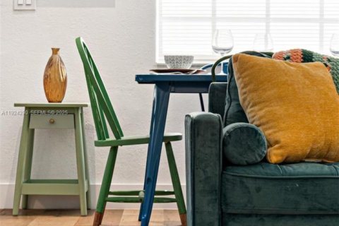 Снять в аренду виллу или дом в Форт-Лодердейл, Флорида 2 спальни, 46.45м2, № 1983641 - фото 6