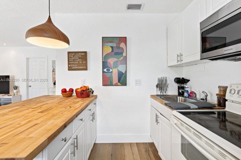 Снять в аренду виллу или дом в Форт-Лодердейл, Флорида 2 спальни, 46.45м2, № 1983641 - фото 13