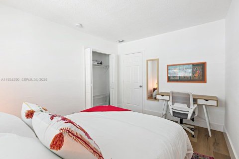 Снять в аренду виллу или дом в Форт-Лодердейл, Флорида 2 спальни, 46.45м2, № 1983641 - фото 18