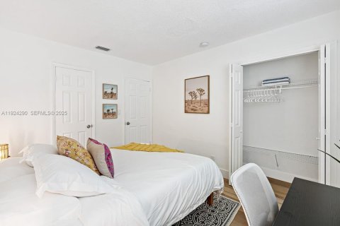 Снять в аренду виллу или дом в Форт-Лодердейл, Флорида 2 спальни, 46.45м2, № 1983641 - фото 23