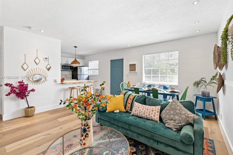 Снять в аренду виллу или дом в Форт-Лодердейл, Флорида 2 спальни, 46.45м2, № 1983641 - фото 2