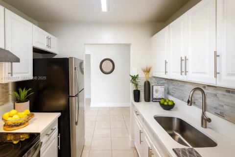 Apartamento en alquiler en Hallandale Beach, Florida, 1 dormitorio, 60.39 m2 № 1993627 - foto 6