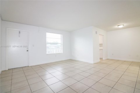 Apartamento en alquiler en Hallandale Beach, Florida, 1 dormitorio, 60.39 m2 № 1993627 - foto 2