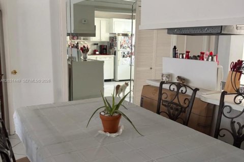 Condo in Hallandale Beach, Florida, 1 bedroom  № 2145946 - photo 7