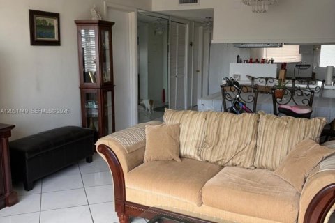 Condo in Hallandale Beach, Florida, 1 bedroom № 2145946