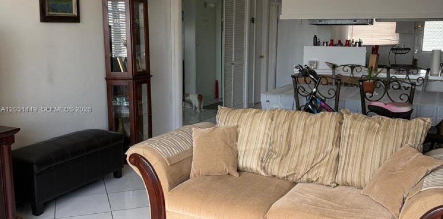 Condo in Hallandale Beach, Florida, 1 bedroom  № 2145946