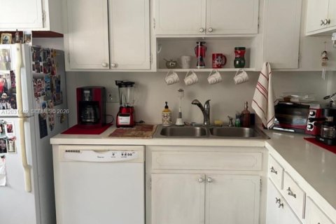 Condo in Hallandale Beach, Florida, 1 bedroom  № 2145946 - photo 6