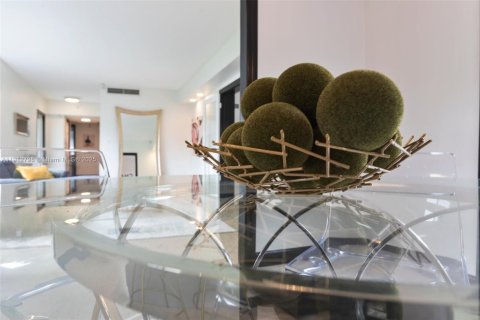 House in El Portal, Florida 3 bedrooms, 139.35 sq.m. № 1971315 - photo 28