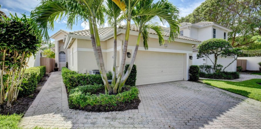 House in Boca Raton, Florida 3 bedrooms, 163.32 sq.m. № 996198