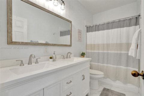 Villa ou maison à vendre à Weston, Floride: 4 chambres, 248.42 m2 № 1977435 - photo 24