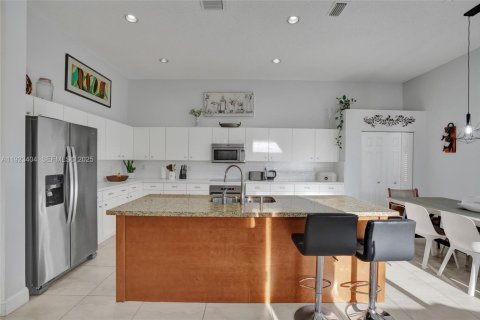 Villa ou maison à vendre à Weston, Floride: 4 chambres, 248.42 m2 № 1977435 - photo 13