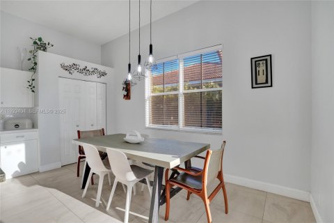 Villa ou maison à vendre à Weston, Floride: 4 chambres, 248.42 m2 № 1977435 - photo 16