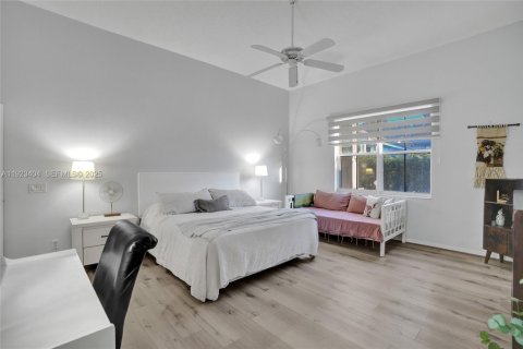 Villa ou maison à vendre à Weston, Floride: 4 chambres, 248.42 m2 № 1977435 - photo 18