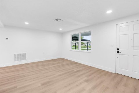 House in Holiday, Florida 3 bedrooms, 138.24 sq.m. № 1907280 - photo 5