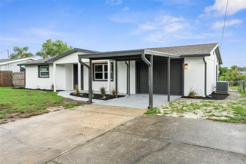 House in Holiday, Florida 3 bedrooms, 138.24 sq.m. № 1907280 - photo 2
