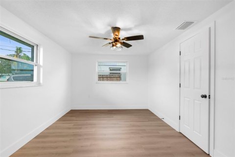 House in Holiday, Florida 3 bedrooms, 138.24 sq.m. № 1907280 - photo 20