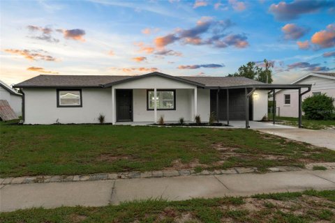 House in Holiday, Florida 3 bedrooms, 138.24 sq.m. № 1907280 - photo 1