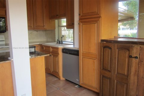 Снять в аренду кондоминиум в Дейви, Флорида 2 спальни, 111.48м2, № 1951778 - фото 22