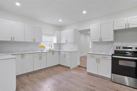 Villa ou maison à Miami, Floride 4 chambres, 188.03 m2 № 1974981