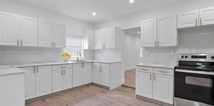 Villa ou maison à Miami, Floride 4 chambres, 188.03 m2 № 1974981