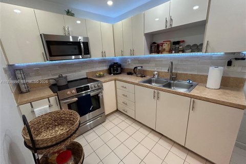 Condo in Miami, Florida, 2 bedrooms  № 1996777