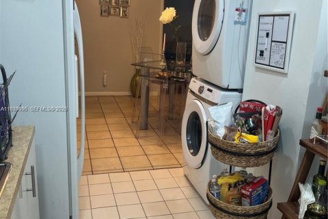 Condo in Miami, Florida, 2 bedrooms  № 1996777 - photo 4