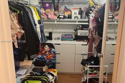 Condo in Miami, Florida, 2 bedrooms  № 1996777 - photo 11