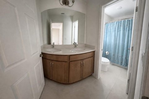 House in Groveland, Florida 5 bedrooms, 298.96 sq.m. № 2421709 - photo 2