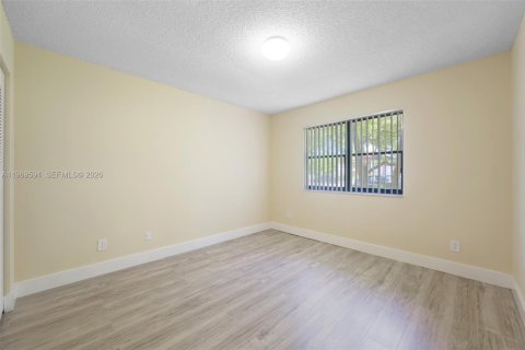 Copropriété à louer à Hollywood, Floride: 2 chambres, 98.48 m2 № 2030322 - photo 19