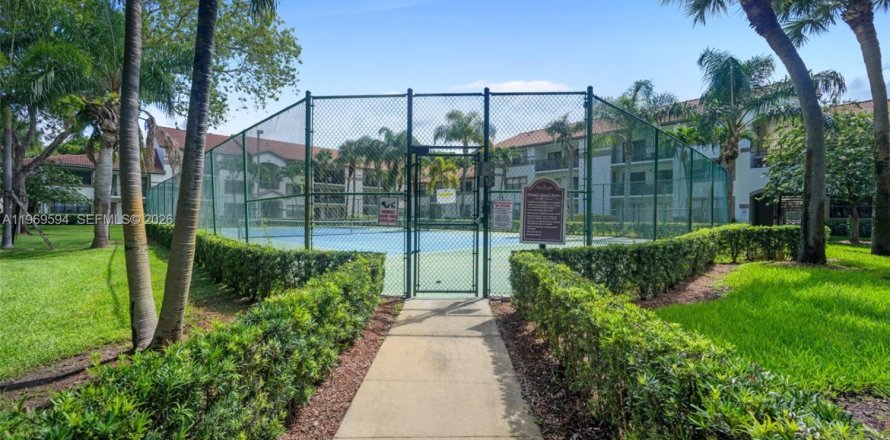 Condo à Hollywood, Floride, 2 chambres № 2030322