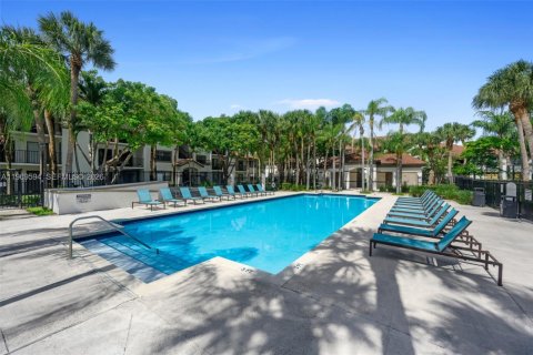 Copropriété à louer à Hollywood, Floride: 2 chambres, 98.48 m2 № 2030322 - photo 4