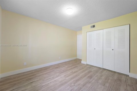 Copropriété à louer à Hollywood, Floride: 2 chambres, 98.48 m2 № 2030322 - photo 15