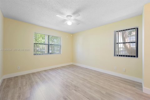 Copropriété à louer à Hollywood, Floride: 2 chambres, 98.48 m2 № 2030322 - photo 10