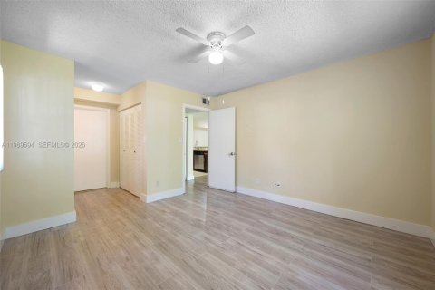 Copropriété à louer à Hollywood, Floride: 2 chambres, 98.48 m2 № 2030322 - photo 9