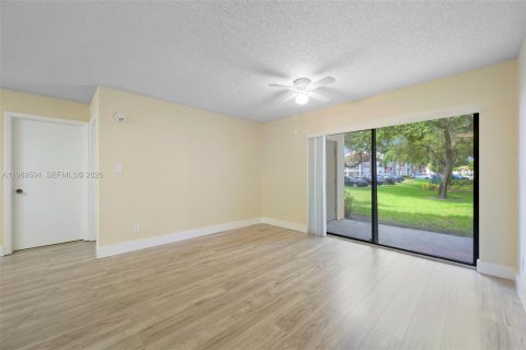 Copropriété à louer à Hollywood, Floride: 2 chambres, 98.48 m2 № 2030322 - photo 22