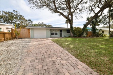 House in New Smyrna Beach, Florida 4 bedrooms, 147.9 sq.m. № 2312292