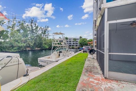 Condo in North Miami Beach, Florida, 2 bedrooms № 1991150 - photo 15