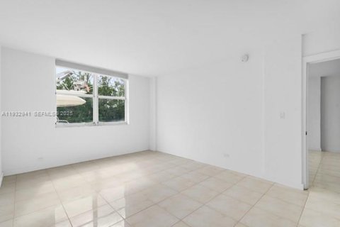 Condo in North Miami Beach, Florida, 2 bedrooms № 1991150 - photo 21