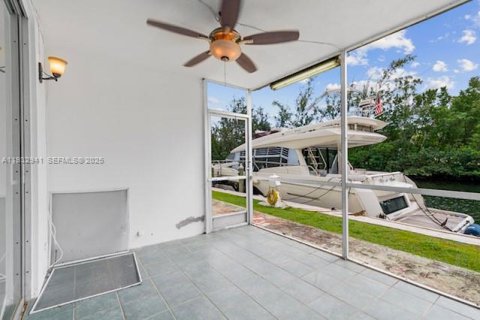 Condo in North Miami Beach, Florida, 2 bedrooms № 1991150 - photo 2
