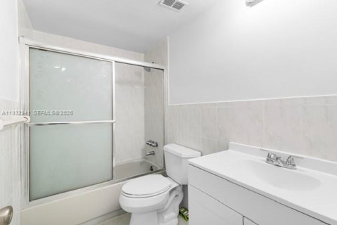 Condo in North Miami Beach, Florida, 2 bedrooms № 1991150 - photo 23