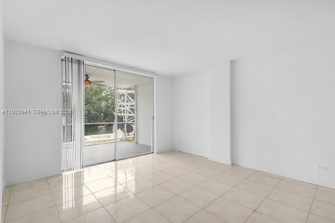 Condo in North Miami Beach, Florida, 2 bedrooms № 1991150 - photo 16