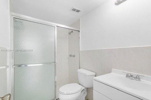 Condo in North Miami Beach, Florida, 2 bedrooms № 1991150 - photo 22