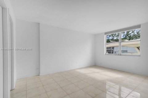 Condo in North Miami Beach, Florida, 2 bedrooms № 1991150 - photo 18