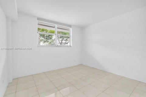 Condo in North Miami Beach, Florida, 2 bedrooms № 1991150 - photo 24