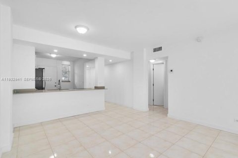 Condo in North Miami Beach, Florida, 2 bedrooms № 1991150 - photo 8