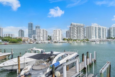 Condo in Miami Beach, Florida, 1 bedroom  № 1745972 - photo 24
