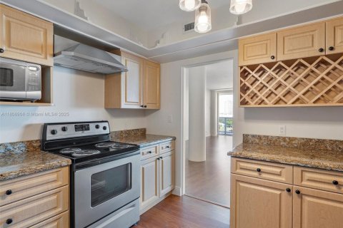 Condo in Miami Beach, Florida, 1 bedroom  № 1745972 - photo 7
