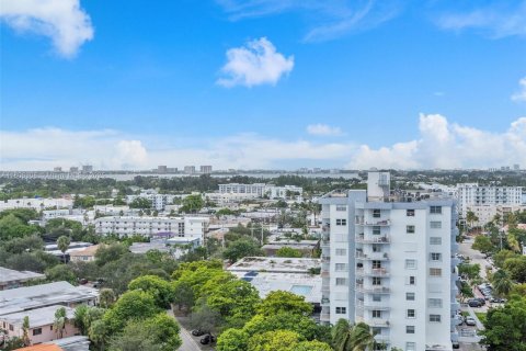 Condo in Miami Beach, Florida, 1 bedroom  № 1745972 - photo 17