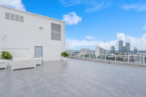 Condo in Miami Beach, Florida, 1 bedroom  № 1745972 - photo 23